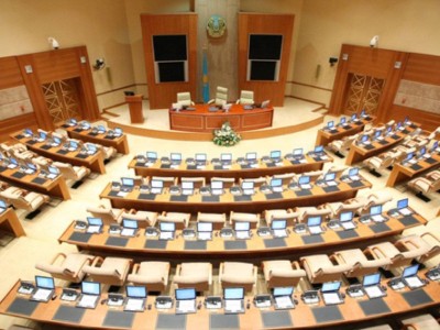 
                    Депутаты Парламента Казахстана ушли на каникулы
                