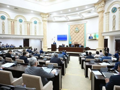 
                    Сенат одобрил законы о возврате незаконно приобретенных активов и онлайн-платформах
                