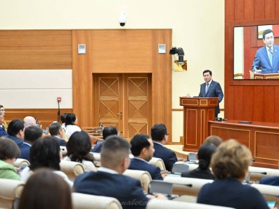
                    В Мажилисе поздравили журналистов с профессиональным праздником
                