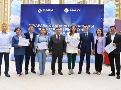 
                    От имени Президента работникам государственных СМИ вручены сертификаты на квартиры
                