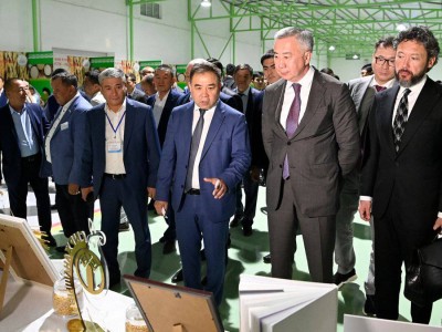 
                    Меморандумы на три миллиарда тенге заключили СПК и предприниматели на ярмарке
                