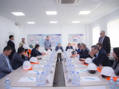 
                    Вопросы развития обрабатывающей промышленности обсудили сенаторы в Атырауской области
                