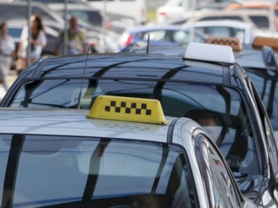 
                    Таксист довез иностранца за 200 тысяч тенге в Алматы
                