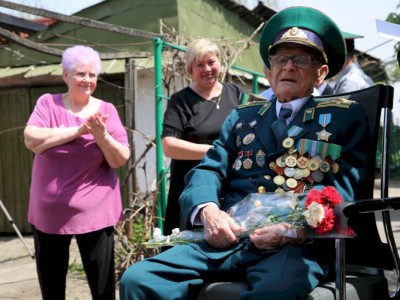 
                    Ветеран Великой Отечественной войны в Алматы отмечает 100-летний юбилей
                