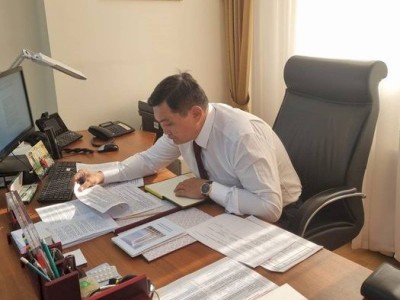 
                    Новый депутат обещает вернуть государству 5 млн га сельскохозяйственных земель
                