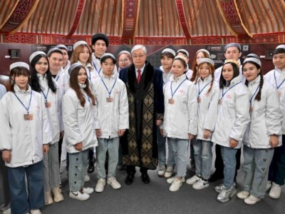 
                    Глава государства принял участие в благотворительной акции «Жүрек жылуы»
                