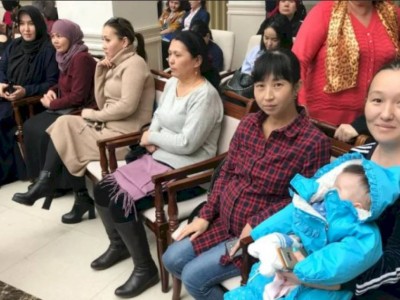 
                    Акимы районов Алматы провели встречи с многодетными матерями
                