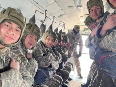 
                    Курсанты Военного института Сухопутных войск совершили свои первые прыжки с парашютом
                