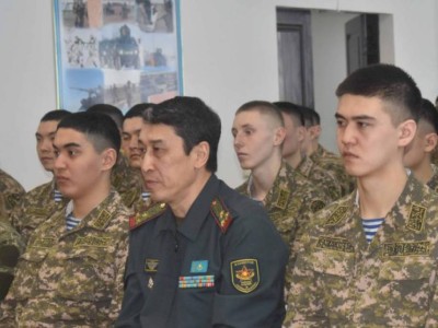 
                    Казахстанские военнослужащие встретились со школьниками в режиме онлайн
                