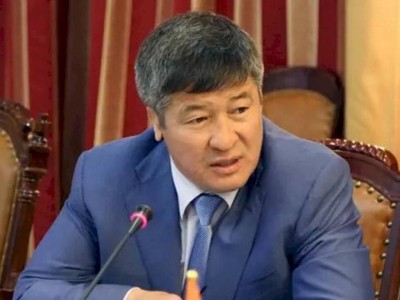 
                    Даулет Турлыханов принес свои извинения за поступок сына
                