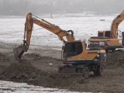 
                    В Алматы приступили к очистке дна водохранилища Сайран
                