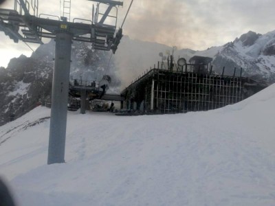 
                    Из-за пожара на Шымбулаке временно приостановлена работа канатной дороги
                