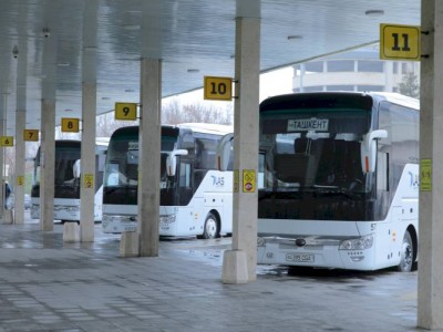 
                    Узбекистан временно приостановил автобусное сообщение с Казахстаном
                