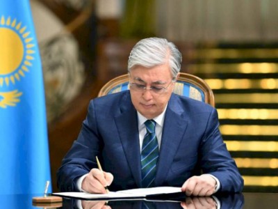 
                    Глава государства подписал несколько законов
                