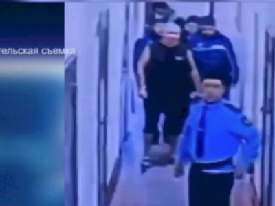 
                    В Туркестанской области уволен полковник полиции, снятый на видео в неподобающем виде
                