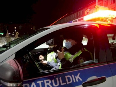 
                    Нарушали ПДД и стреляли из пистолета: наказаны водители кортежа в Шымкенте
                