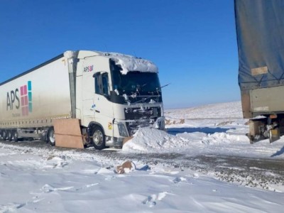 
                    За минувшие сутки по республике из снежных заносов были спасены 45 человек
                
