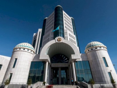 
                    Глава государства подпишет указ о выборах депутатов Сената
                