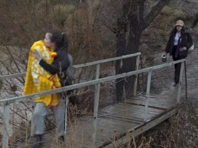 
                    Вход запрещен: жители села в Алматинской области лишились улицы, ведущей к их домам
                