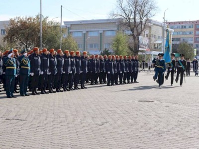 
                    100 курсантов Академии гражданской защиты МЧС РК приняли присягу
                