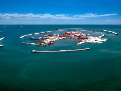 
                    Президент поручил форсировать строительство газоперерабатывающего завода на Кашагане
                
