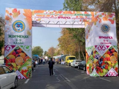 
                    Фермерская ярмарка проходит в Алматы
                