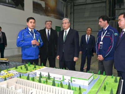 
                    Президент посетил автобусный завод в Сарани
                