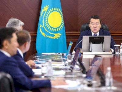 
                    Премьер-министр назвал провальной работу нескольких министерств по сдерживанию цен
                