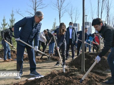 
                    Касым-Жомарт Токаев посадил дерево в Ботаническом саду Нур-Султана
                