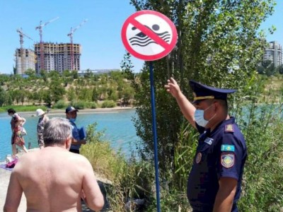
                    Департамент санэпидконтроля предупреждает: купаться еще рано!
                