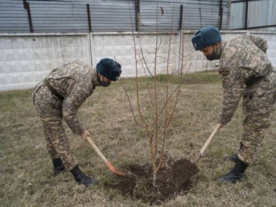
                    Военнослужащие отметили праздник весеннего обновления
                