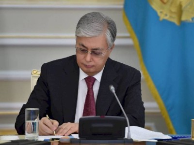
                    Глава государства подписал указ о деятельности акимов
                