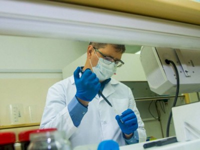 
                    Детектор для выявления COVID-19 на ранних стадиях разработали в России
                