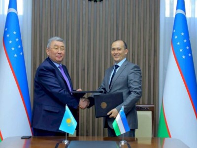 
                    Казахстан и Узбекистан договорились о скорейшем возобновлении пассажироперевозок
                