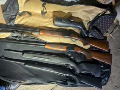 
                    Полиция Алматы продемонстрировала изъятое у участников массовых беспорядков оружие
                