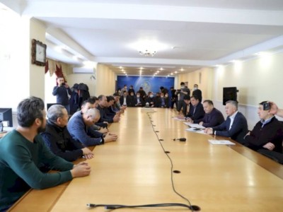 
                    Правительственная комиссия ведет переговоры с группой активистов в Мангистау
                