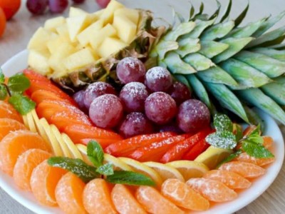 
                    Как красиво подать фрукты на Новый год – простой и оригинальный рецепт
                