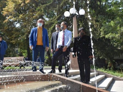 
                    В День города в Алматы открыли знаменитый фонтан «Неделька»
                