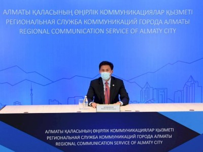 
                    Аким Алатауского района призвал переломить ситуацию с КВИ и вакцинироваться
                