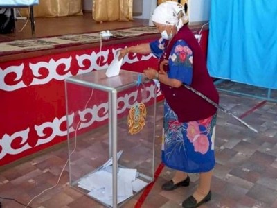 
                    В ЗКО на выборах сельских акимов фиксируется высокая явка избирателей
                