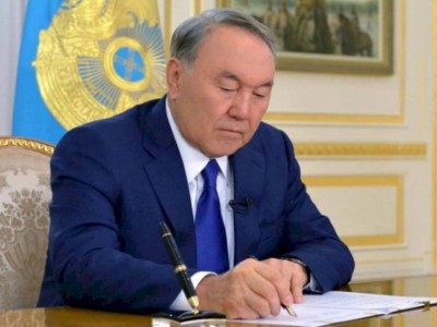 
                    Елбасы выразил соболезнования родным Абсаттара Дербисали
                