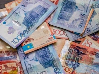 
                    Почти 200 млрд тенге получили казахстанцы за полгода
                