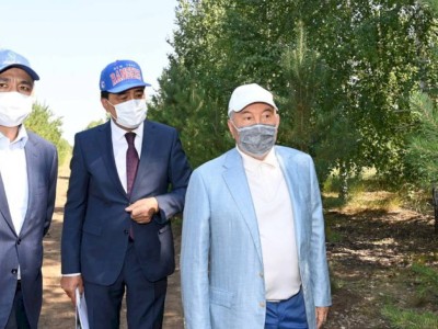 
                    Елбасы ознакомился с развитием «зеленого пояса» столицы
                