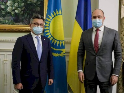 
                    Казахстан может начать поставки QazVac в Украину
                
