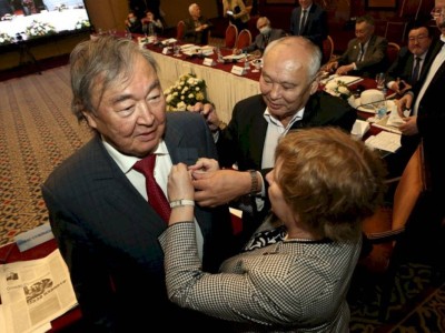 
                    Поэт созидания:  в Алматы Олжаса Сулейменова поздравляли с 85-летним юбилеем
                