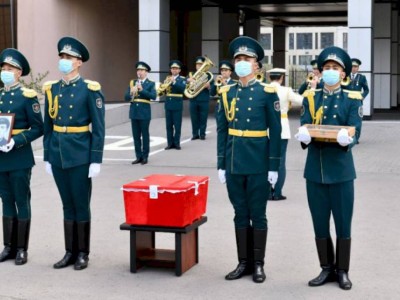 
                    Останки казахстанского воина доставили в РК из Молдовы
                