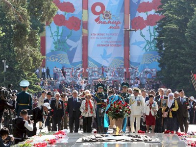 
                    В годы войны из регионов СССР в Алматы были эвакуированы 34 завода и фабрики
                