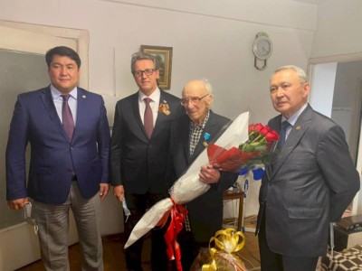 
                    Послы доброй воли поздравили почетных ветеранов ВОВ в Алматы
                