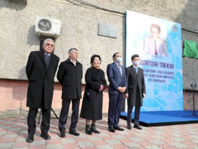 
                    В Алматы открыли мемориальную доску Болатхану Тайжану
                