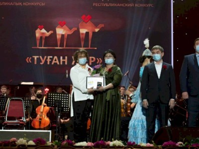 
                    Фонд Нурсултана Назарбаева наградил казахстанцев
                